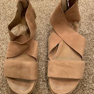 Size 6 Eileen Fisher sport sandal: tan